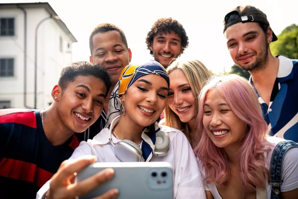 group of influencer marketers posing for a photo